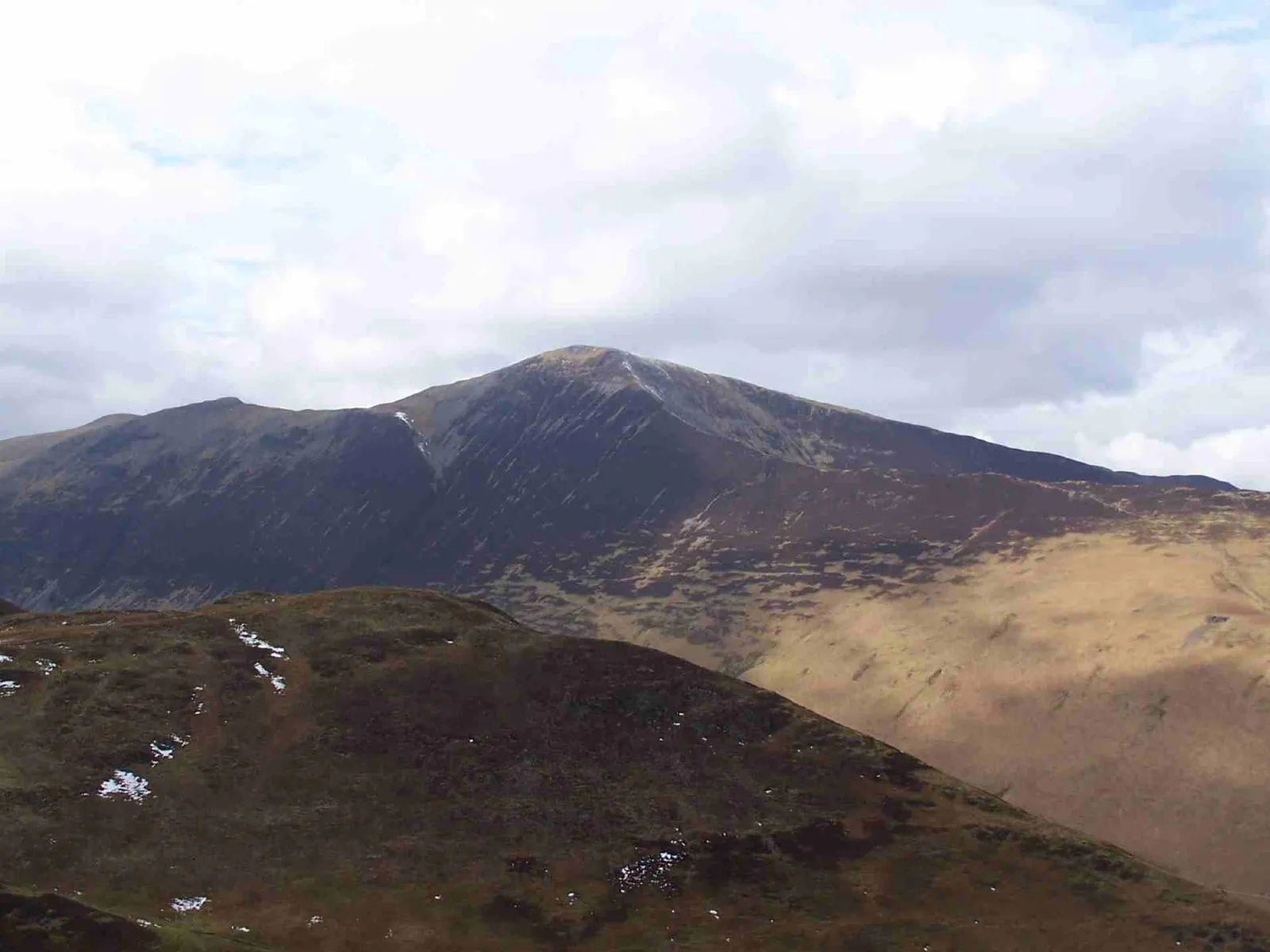 The ridge of Grisedale Pike above Braithwaite