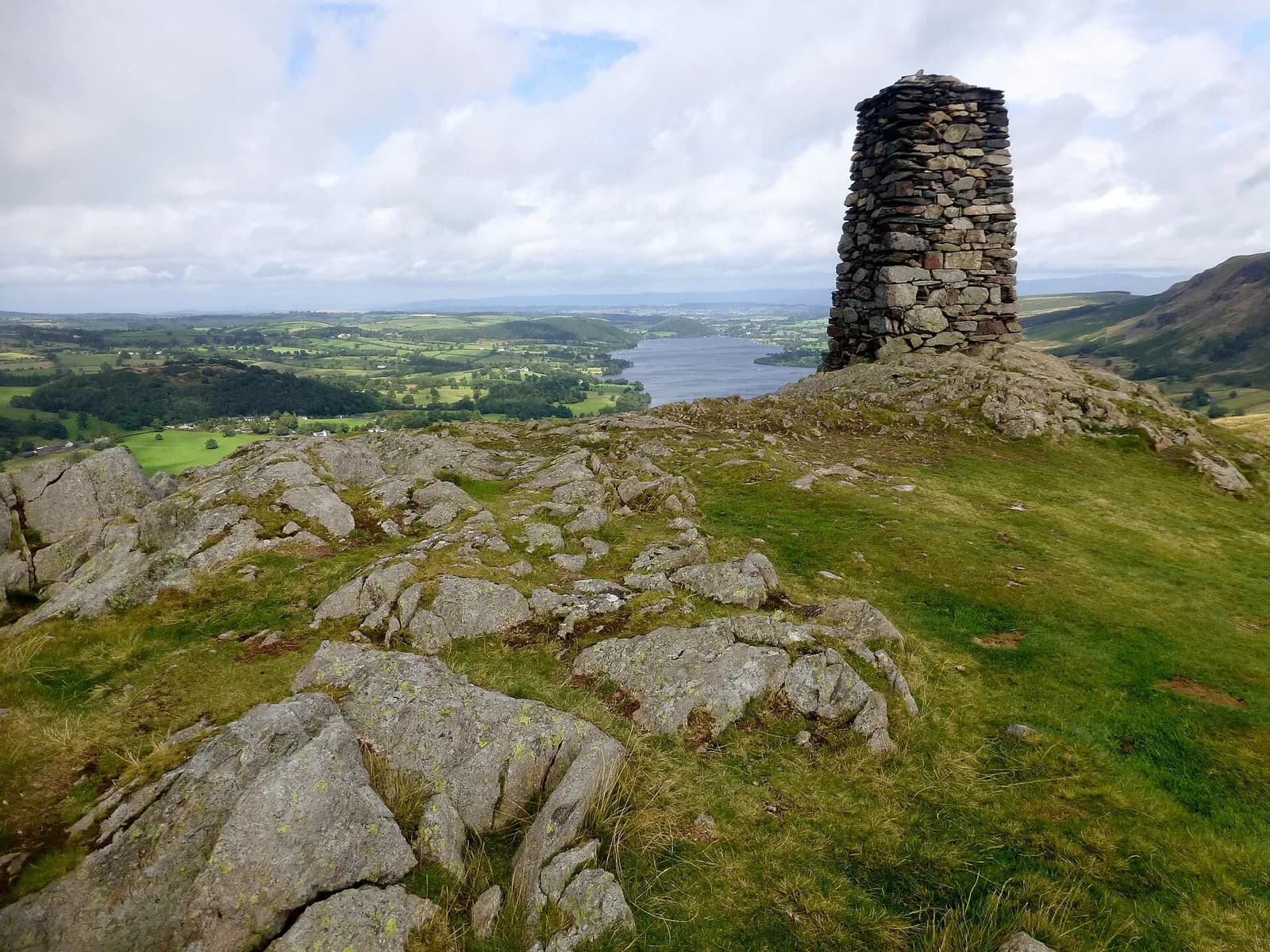 The stone obelisk on Hallin Fell summit with Ullswater stretching away below